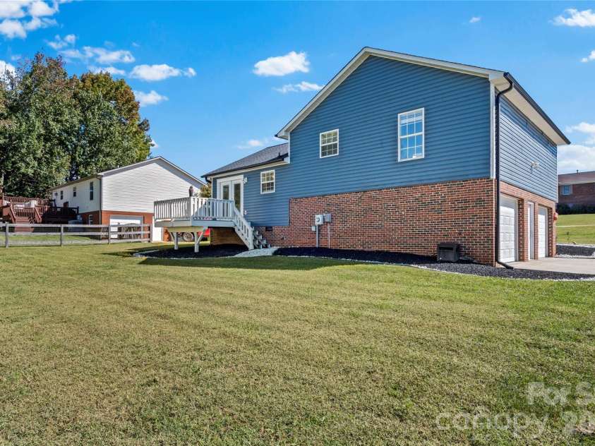 494 Sunset Ridge Lane, Lexington, NC 27295.  MLS# CAR4433823, YatesRealty ID 56237. 