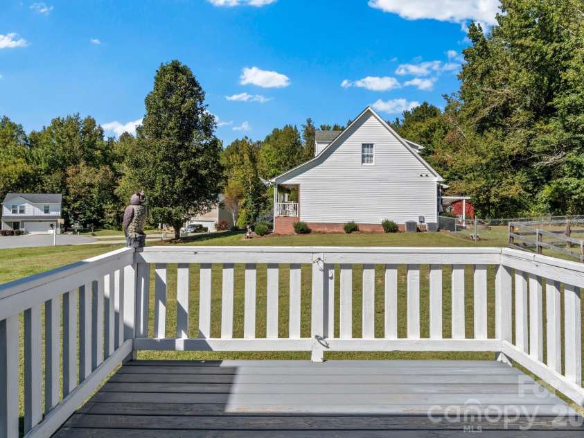 494 Sunset Ridge Lane, Lexington, NC 27295.  MLS# CAR4433823, YatesRealty ID 56237. 