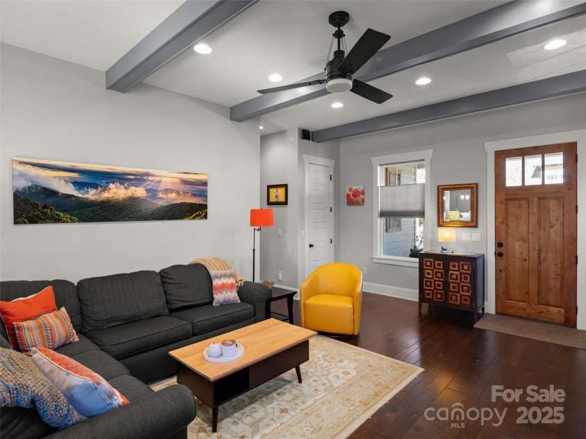 32 Bungalow Way, Brevard, NC 28712.  MLS# CAR4330127, YatesRealty ID 5624. 