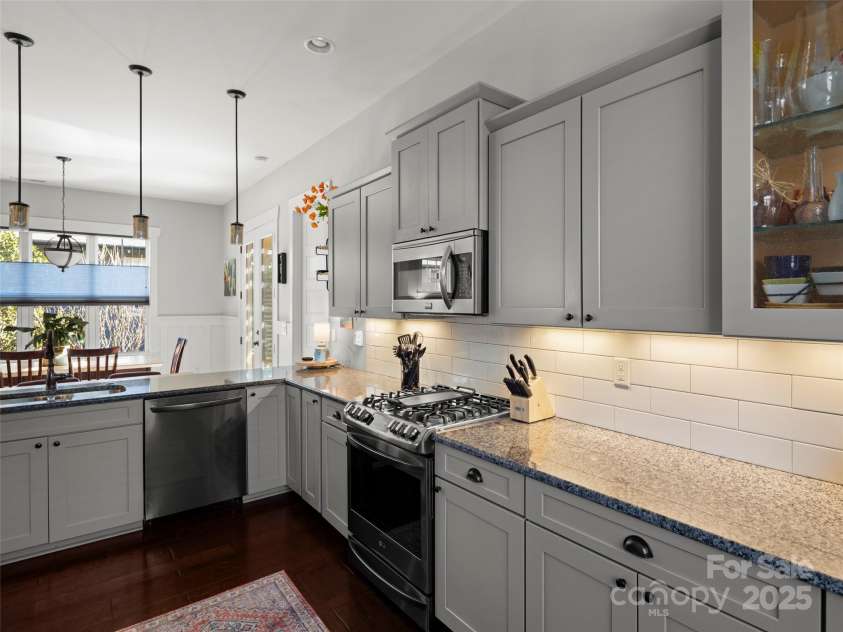 32 Bungalow Way, Brevard, NC 28712.  MLS# CAR4330127, YatesRealty ID 5624. 