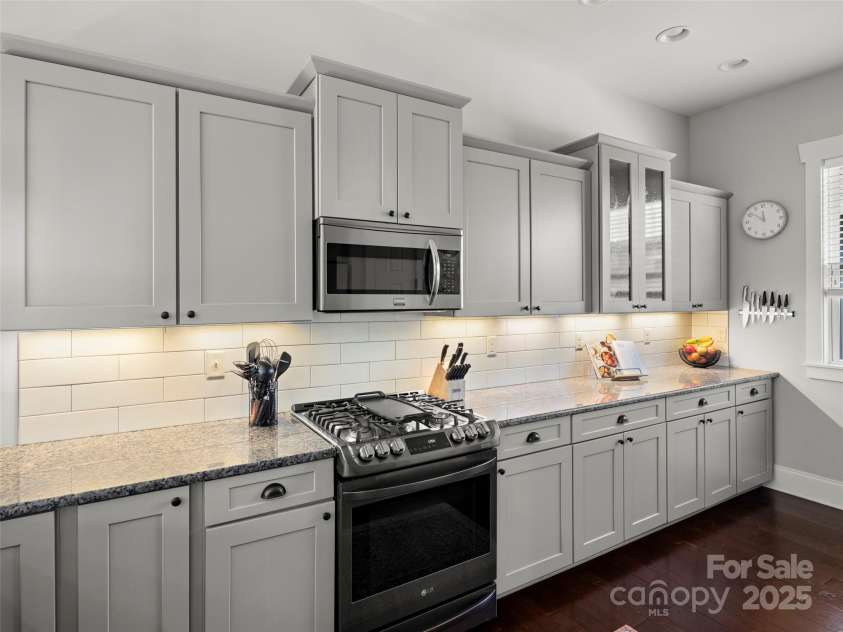 32 Bungalow Way, Brevard, NC 28712.  MLS# CAR4330127, YatesRealty ID 5624. 