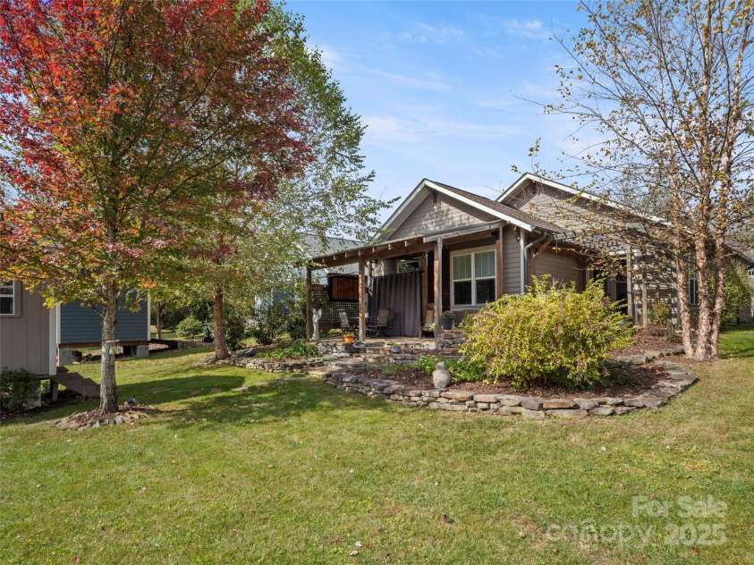 32 Bungalow Way, Brevard, NC 28712.  MLS# CAR4330127, YatesRealty ID 5624. 