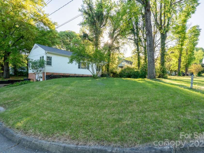 676 Forest Street, Concord, NC 28025.  MLS# CAR4243401, YatesRealty ID 5624. 
