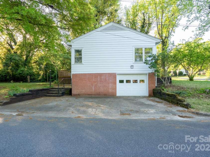 676 Forest Street, Concord, NC 28025.  MLS# CAR4243401, YatesRealty ID 5624. 