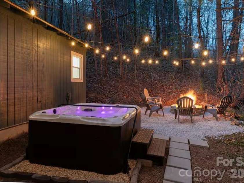 12,20,28,36 Collins Mountain Drive, Asheville, NC 28804.  MLS# CAR4433391, YatesRealty ID 56240. 36 Collins
