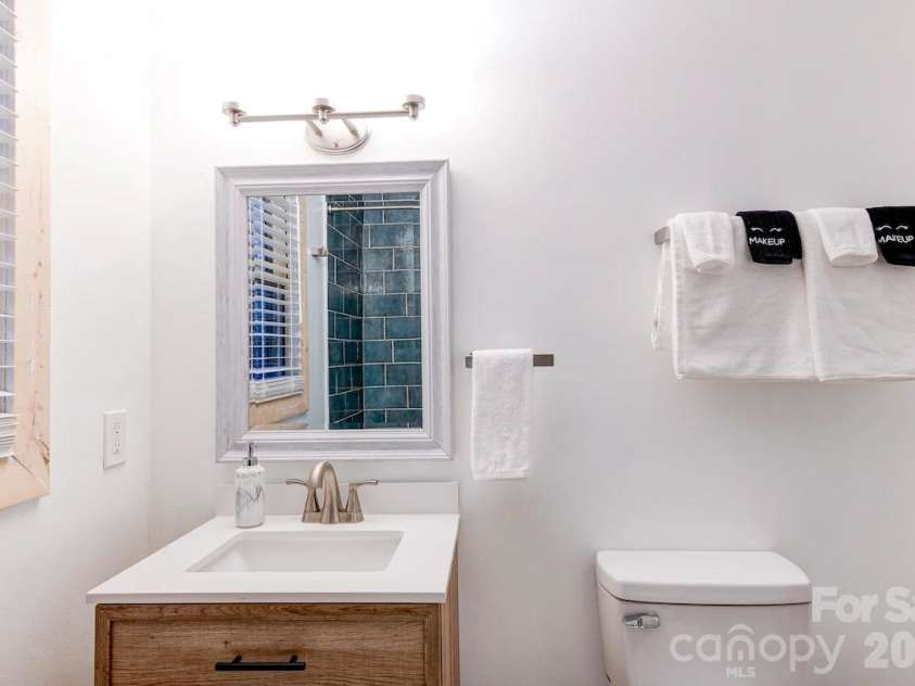 36 Collins Mountain Drive, Asheville, NC 28804.  MLS# CAR4433286, YatesRealty ID 56242. Bathroom - Full