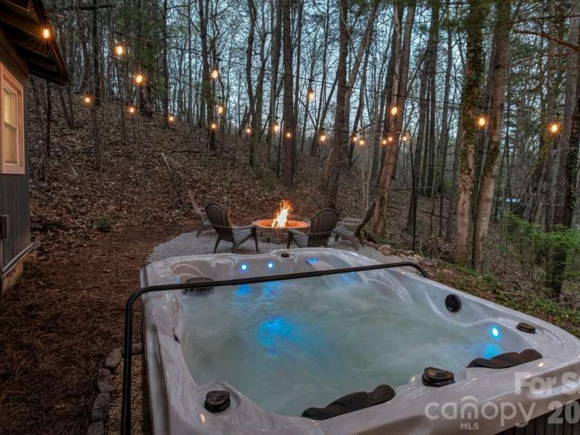 36 Collins Mountain Drive, Asheville, NC 28804.  MLS# CAR4433286, YatesRealty ID 56242. Hot Tub