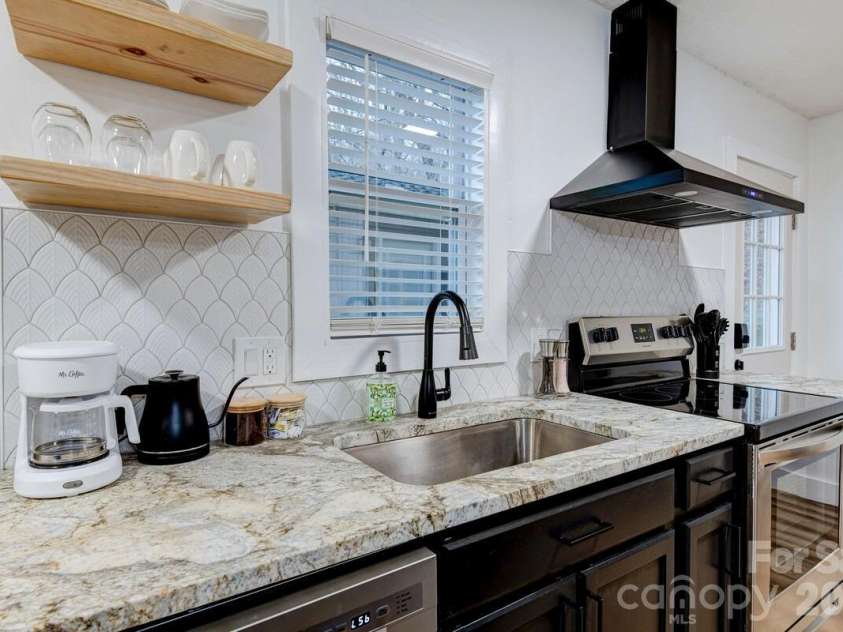 36 Collins Mountain Drive, Asheville, NC 28804.  MLS# CAR4433286, YatesRealty ID 56242. Kitchen