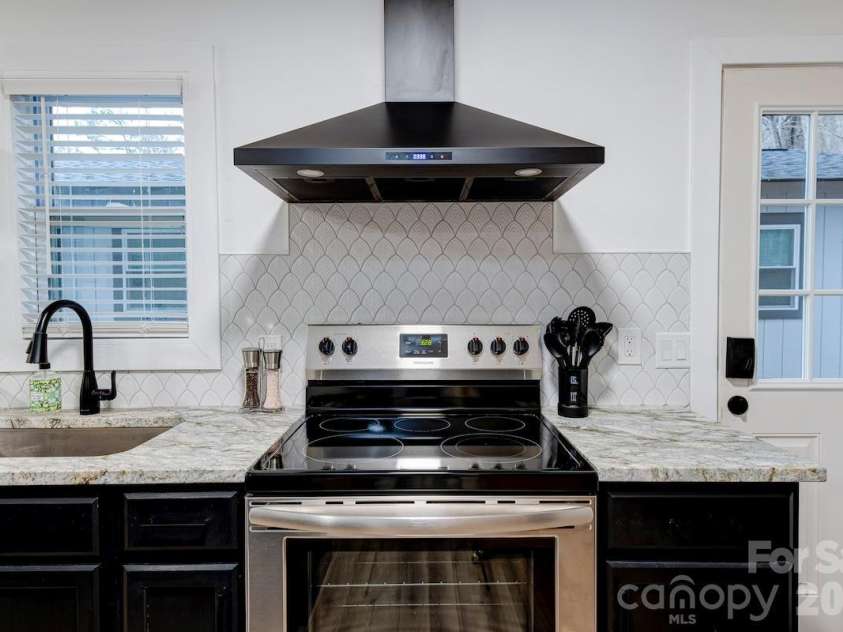 36 Collins Mountain Drive, Asheville, NC 28804.  MLS# CAR4433286, YatesRealty ID 56242. Kitchen