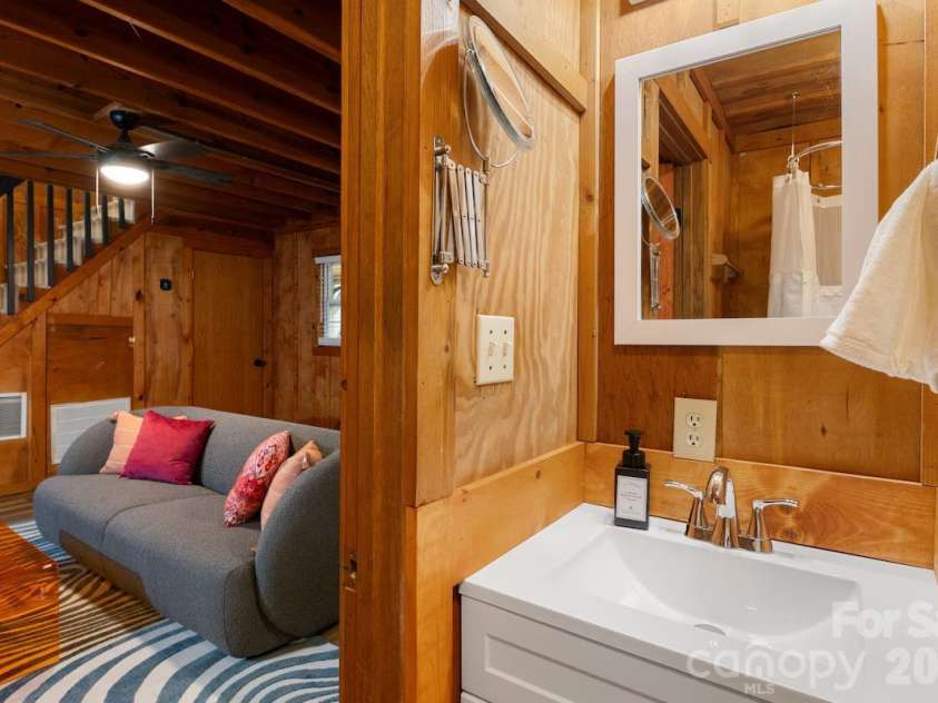 12,20 Collins Mountain Drive, Asheville, NC 28804.  MLS# CAR4433147, YatesRealty ID 56244. 12 Collins - Full Bath