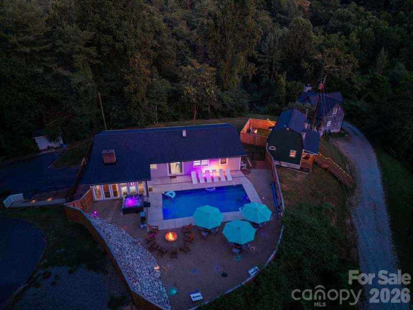12,20 Collins Mountain Drive, Asheville, NC 28804.  MLS# CAR4433147, YatesRealty ID 56244. 20 Collins - Exterior