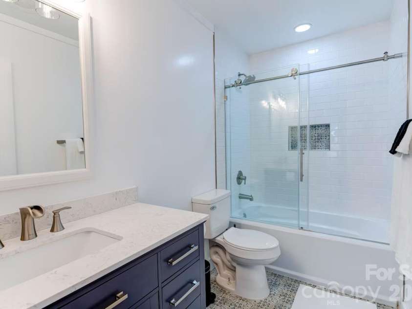 12,20 Collins Mountain Drive, Asheville, NC 28804.  MLS# CAR4433147, YatesRealty ID 56244. 20 Collins - Full Bath