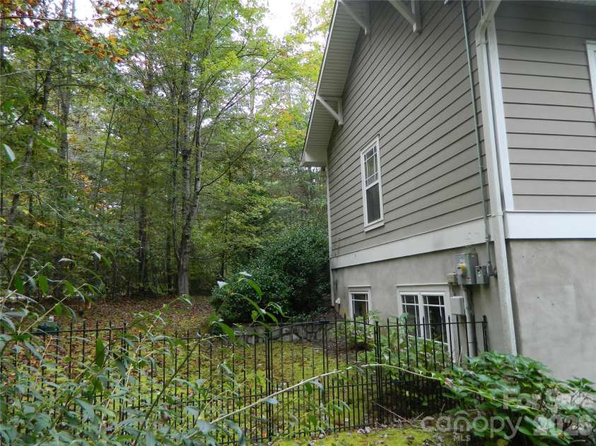 4307 Partridge Court, Lenoir, NC 28645.  MLS# CAR4433483, YatesRealty ID 56245. 