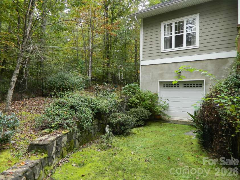 4307 Partridge Court, Lenoir, NC 28645.  MLS# CAR4433483, YatesRealty ID 56245. Single Garage