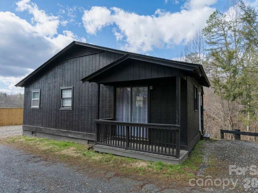 28 Collins Mountain Drive, Asheville, NC 28804.  MLS# CAR4433152, YatesRealty ID 56246. Front Exterior