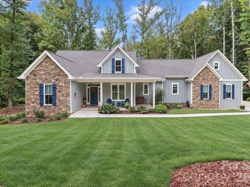 618 Saint Cloud Drive, Statesville, NC 28625.  MLS# CAR4433648, YatesRealty ID 56247. 