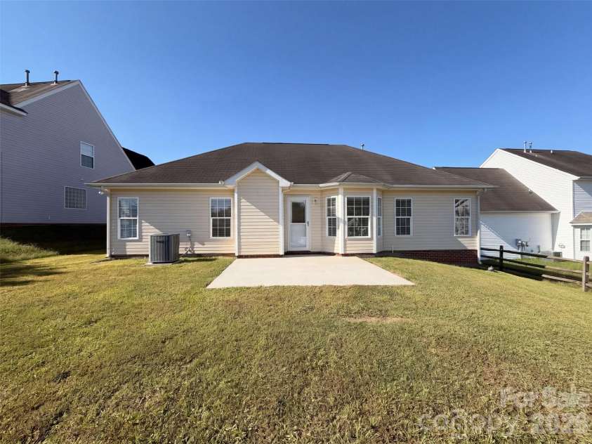 11344 Pointer Ridge Drive, Charlotte, NC 28214.  MLS# CAR4433903, YatesRealty ID 56248. 