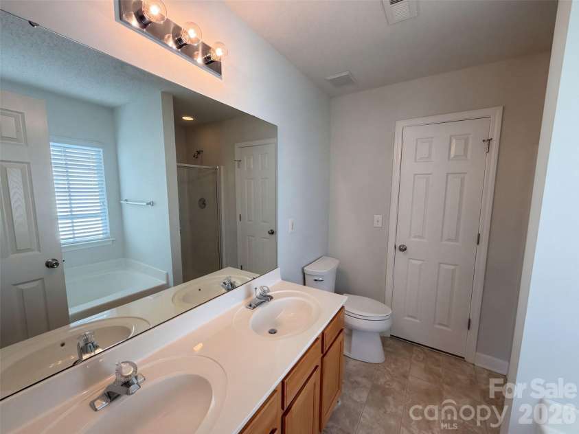 11344 Pointer Ridge Drive, Charlotte, NC 28214.  MLS# CAR4433903, YatesRealty ID 56248. 
