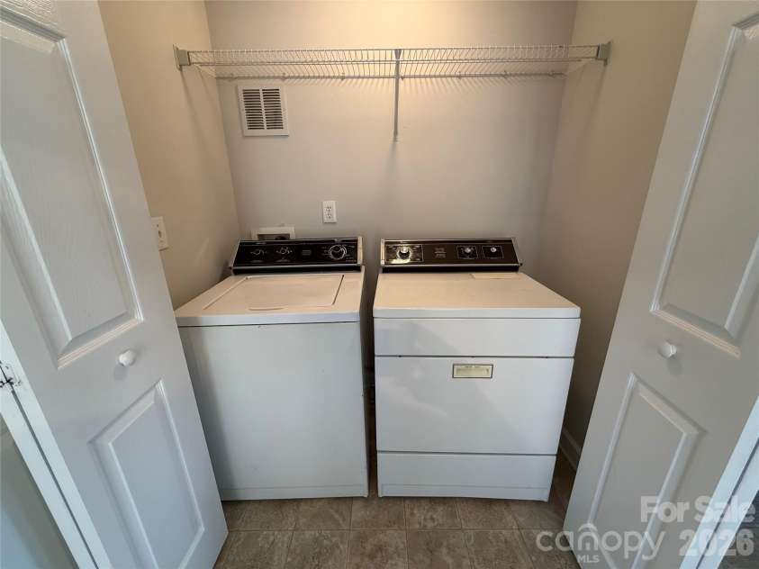 11344 Pointer Ridge Drive, Charlotte, NC 28214.  MLS# CAR4433903, YatesRealty ID 56248. 