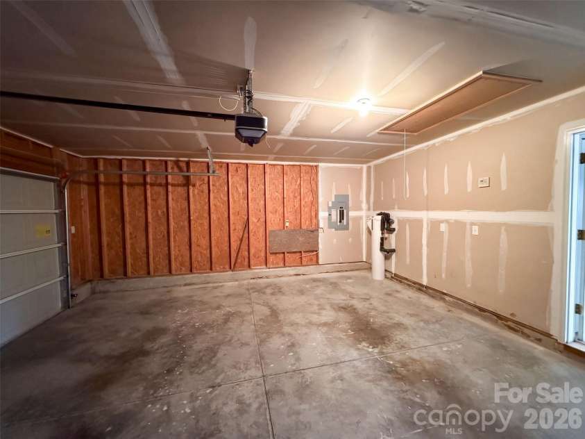 11344 Pointer Ridge Drive, Charlotte, NC 28214.  MLS# CAR4433903, YatesRealty ID 56248. 