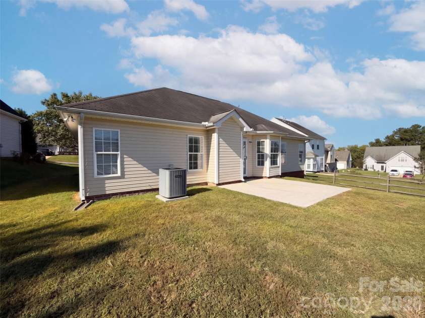 11344 Pointer Ridge Drive, Charlotte, NC 28214.  MLS# CAR4433903, YatesRealty ID 56248. 