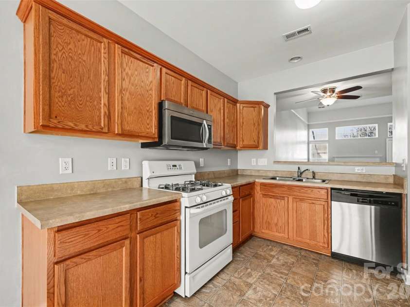 158 Snead Road, Fort Mill, SC 29715.  MLS# CAR4358200, YatesRealty ID 5625. 