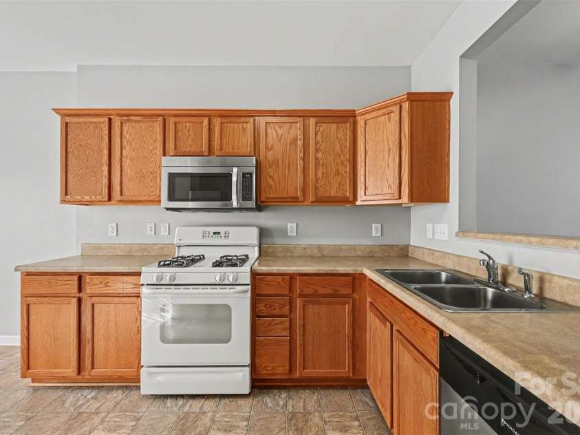 158 Snead Road, Fort Mill, SC 29715.  MLS# CAR4358200, YatesRealty ID 5625. 