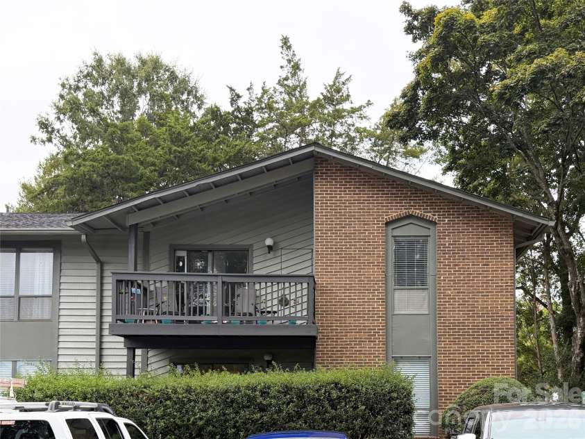 4918 Sardis Road, Charlotte, NC 28270.  MLS# CAR4433879, YatesRealty ID 56250. Front of Unit