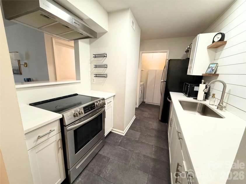 4918 Sardis Road, Charlotte, NC 28270.  MLS# CAR4433879, YatesRealty ID 56250. Kitchen