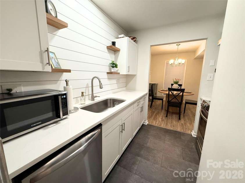 4918 Sardis Road, Charlotte, NC 28270.  MLS# CAR4433879, YatesRealty ID 56250. Kitchen