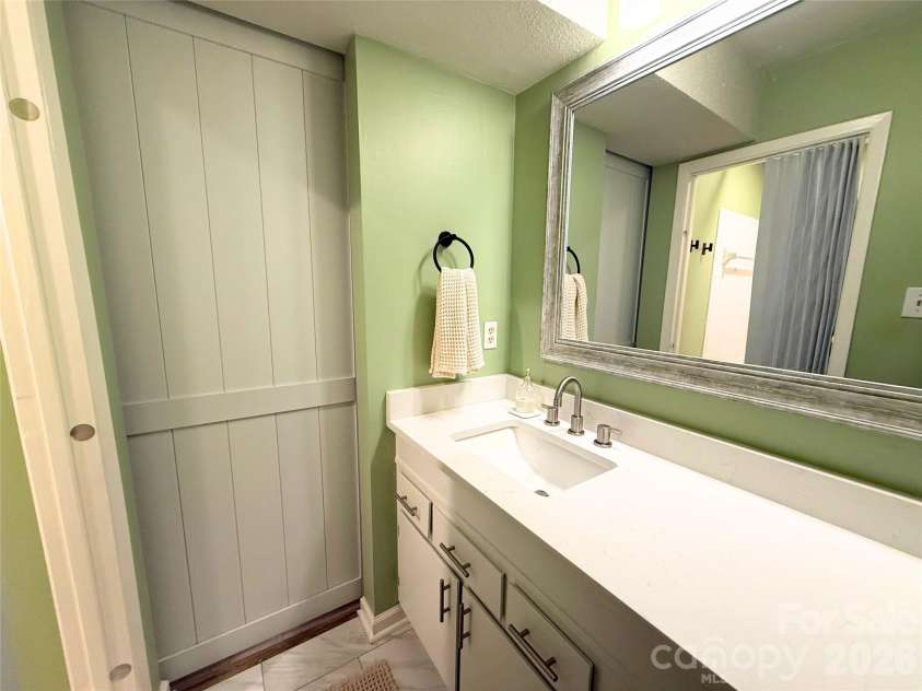 4918 Sardis Road, Charlotte, NC 28270.  MLS# CAR4433879, YatesRealty ID 56250. Primary Bath