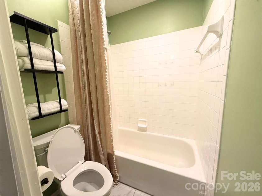 4918 Sardis Road, Charlotte, NC 28270.  MLS# CAR4433879, YatesRealty ID 56250. Primary Bath
