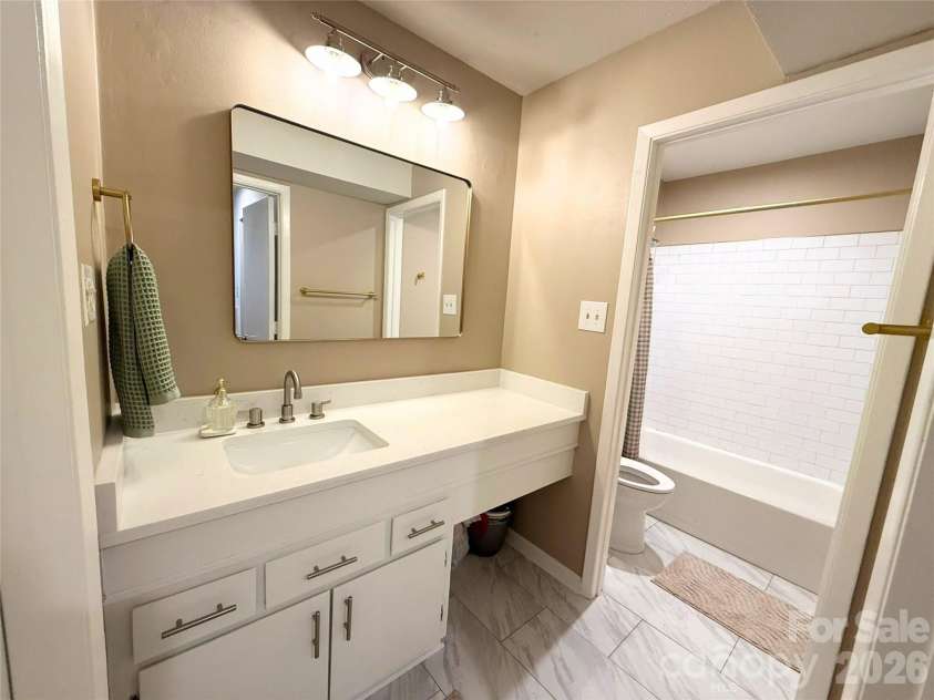 4918 Sardis Road, Charlotte, NC 28270.  MLS# CAR4433879, YatesRealty ID 56250. Second Bath