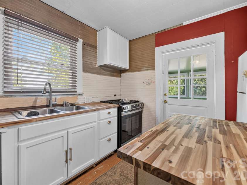 115 Spa Street, Morganton, NC 28655.  MLS# CAR4433698, YatesRealty ID 56252. 