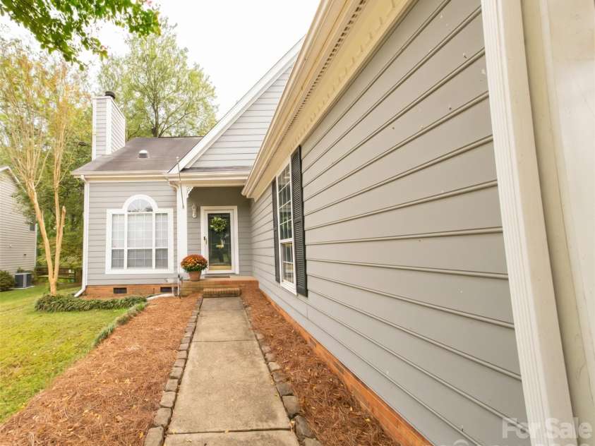 13836 Poppleton Court, Charlotte, NC 28273.  MLS# CAR4433885, YatesRealty ID 56253. 