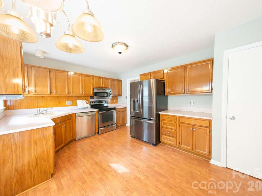 13836 Poppleton Court, Charlotte, NC 28273.  MLS# CAR4433885, YatesRealty ID 56253. 