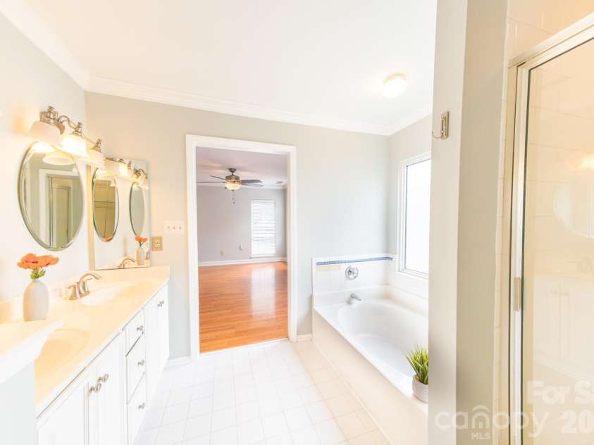 13836 Poppleton Court, Charlotte, NC 28273.  MLS# CAR4433885, YatesRealty ID 56253. 