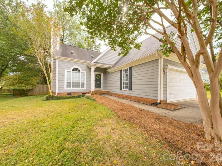 13836 Poppleton Court, Charlotte, NC 28273.  MLS# CAR4433885, YatesRealty ID 56253. 