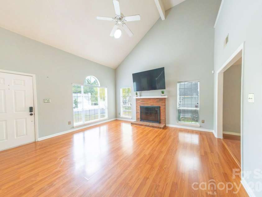 13836 Poppleton Court, Charlotte, NC 28273.  MLS# CAR4433885, YatesRealty ID 56253. Open living space with so many possibilities