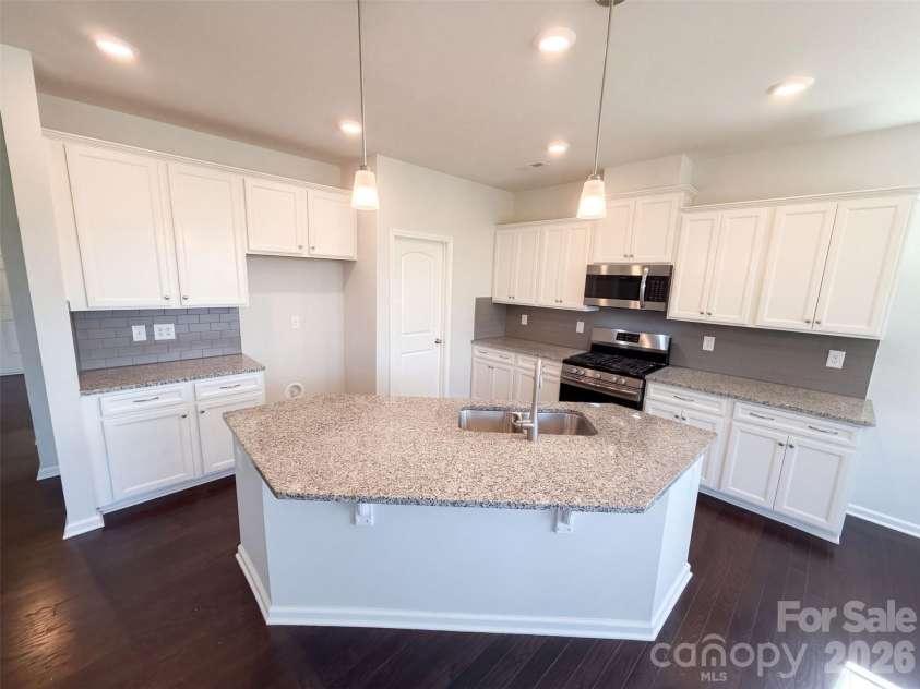 6219 Shumard Oak Way, Fort Mill, SC 29707.  MLS# CAR4433935, YatesRealty ID 56254. 