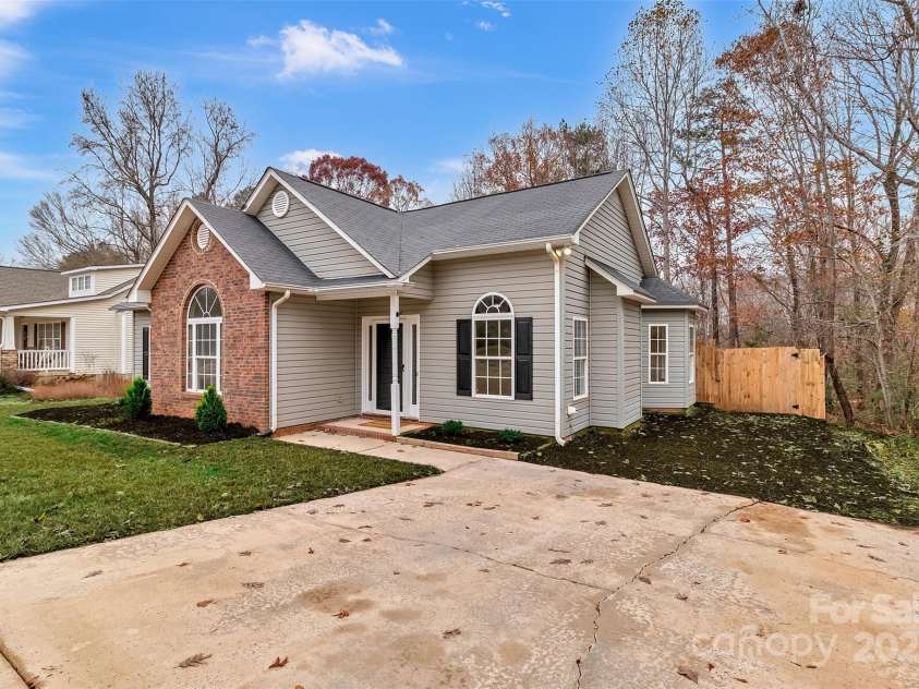1331 Copper Creek Lane, Fort Mill, SC 29715.  MLS# CAR4326414, YatesRealty ID 5626. Front entrance showing the privacy fence gate to the right. 