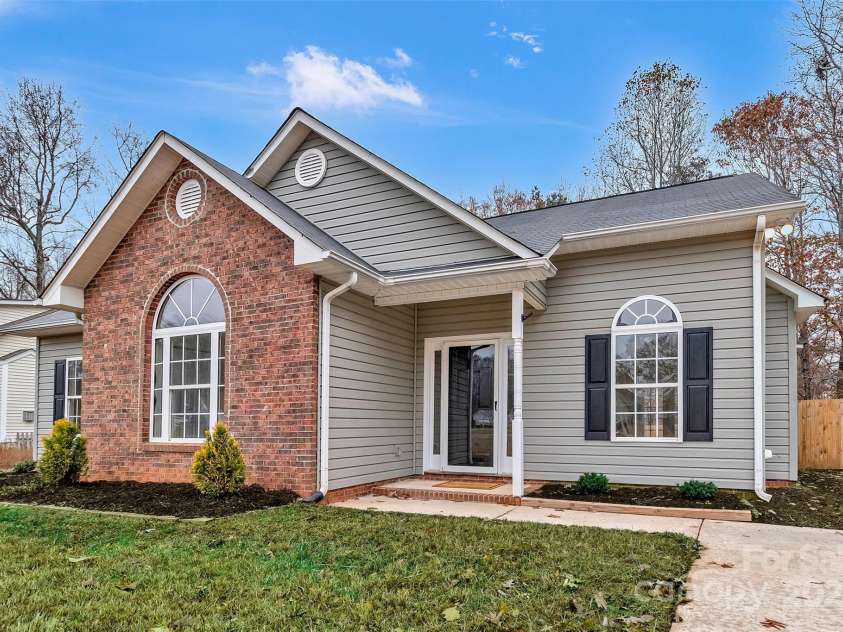 1331 Copper Creek Lane, Fort Mill, SC 29715.  MLS# CAR4326414, YatesRealty ID 5626. Front entrance with covered porch area!