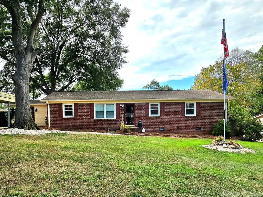 4107 Windwood Drive, Gastonia, NC 28056.  MLS# CAR4433892, YatesRealty ID 56264. 4107 Windwood Dr. Very nicely maintained, move-in ready brick ranch!!