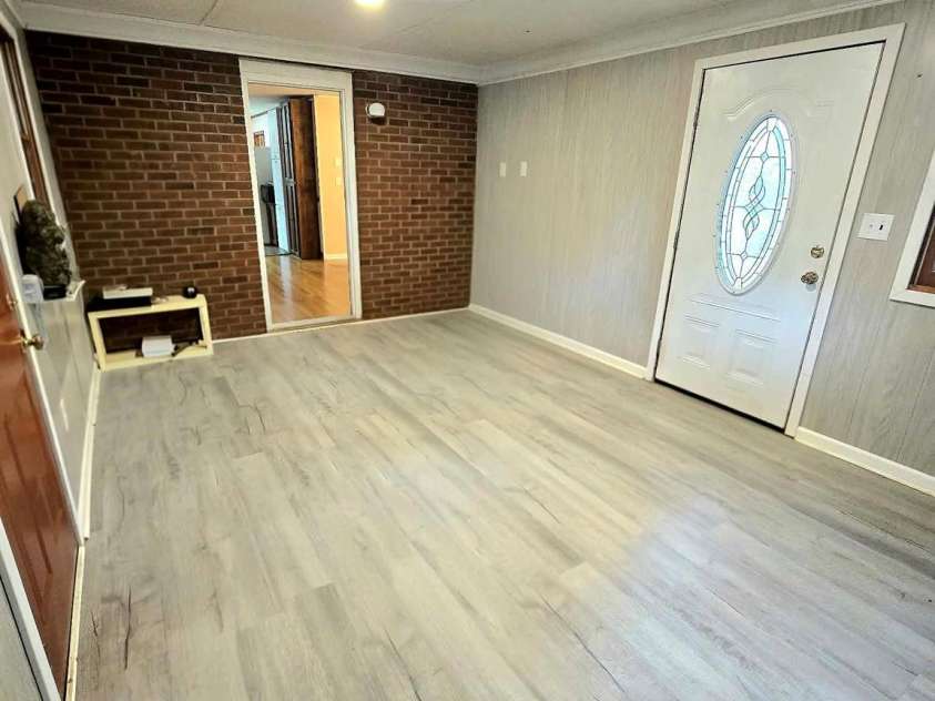 4107 Windwood Drive, Gastonia, NC 28056.  MLS# CAR4433892, YatesRealty ID 56264. Flex Space with Exterior entrance to both front and back yard.