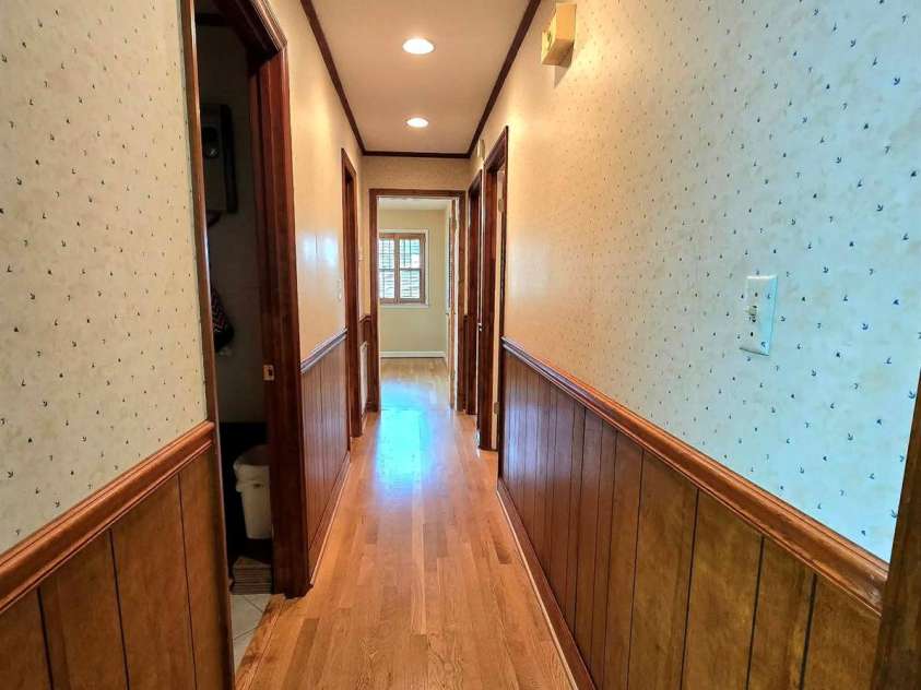 4107 Windwood Drive, Gastonia, NC 28056.  MLS# CAR4433892, YatesRealty ID 56264. Hallway