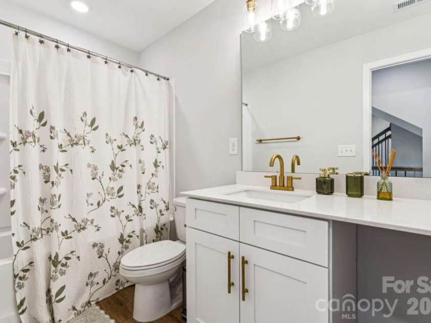 8704 Frank Grier Road, Charlotte, NC 28215.  MLS# CAR4433413, YatesRealty ID 56267. Bathroom 3