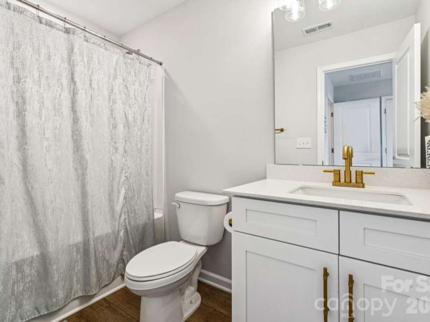 8704 Frank Grier Road, Charlotte, NC 28215.  MLS# CAR4433413, YatesRealty ID 56267. Bathroom 4