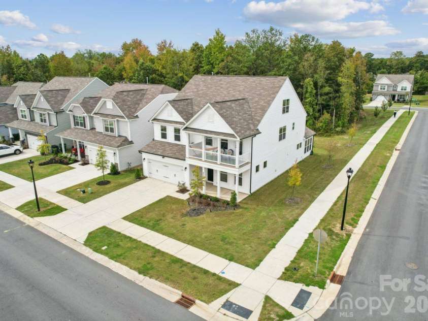 8704 Frank Grier Road, Charlotte, NC 28215.  MLS# CAR4433413, YatesRealty ID 56267. Corner lot