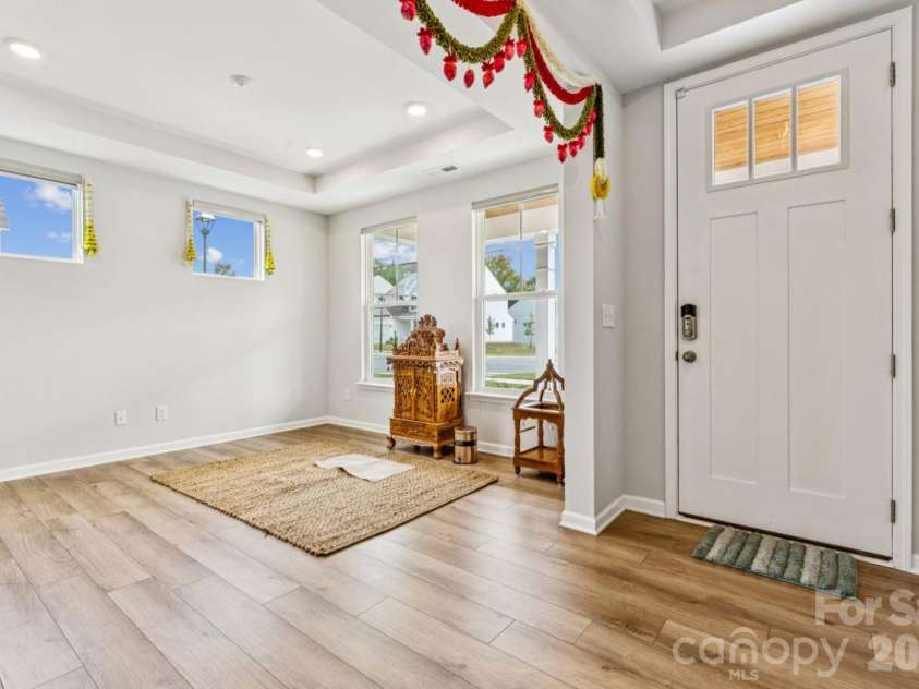 8704 Frank Grier Road, Charlotte, NC 28215.  MLS# CAR4433413, YatesRealty ID 56267. Entryway into formal dining room