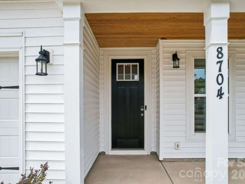 8704 Frank Grier Road, Charlotte, NC 28215.  MLS# CAR4433413, YatesRealty ID 56267. Entryway with covered front porch